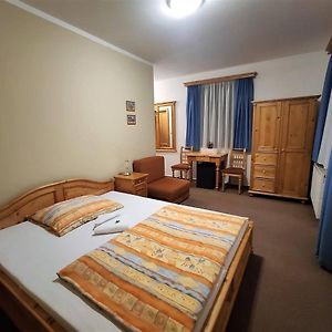 Pokój z łóżkiem king-size